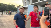 Lancar Banget Berbahasa Indonesia, Suporter Vietnam Ramaikan Final Piala AFF U-23 2025 di SUGBK Malam Ini